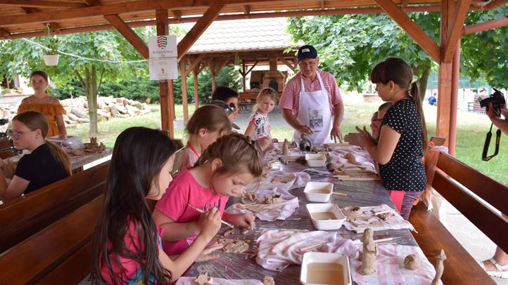 Harmadszor szervezte meg a Horváth Anna Alkotótábort a KMNE - Az alkotás öröme. Fotó: Kárpátinfó/ Kovács Erzsébet
