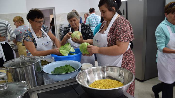Kárpátaljai gasztroműhely a Pro Agricultura Carpatika szervezésében - Mi lehet finomabb a töltöttkáposztánál? Fotó: Kárpátinfó/ Kovács Elemér