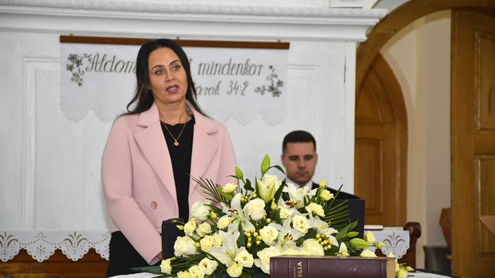 Tanévnyitó istentisztelet Mezőváriban - Neveld a gyermeket a neki megfelelő módon