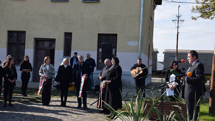 ’56 emléke előtt tisztelegtek Beregszászban - A múlt kötelez – a bátraknak tisztelet. Fotó: Kárpátinfó/ Kovács Erzsébet