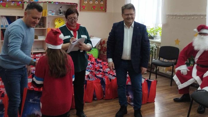 Idén is megérkezett Kárpátaljára az NSKI Mikulása -  Jó gyerek ajándéka