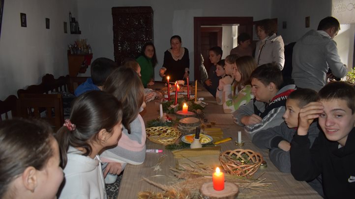 Karácsonyi készülődés a Nagyberegi Tájházban - Adventi koszorú, szaloncukor és kígyórétes