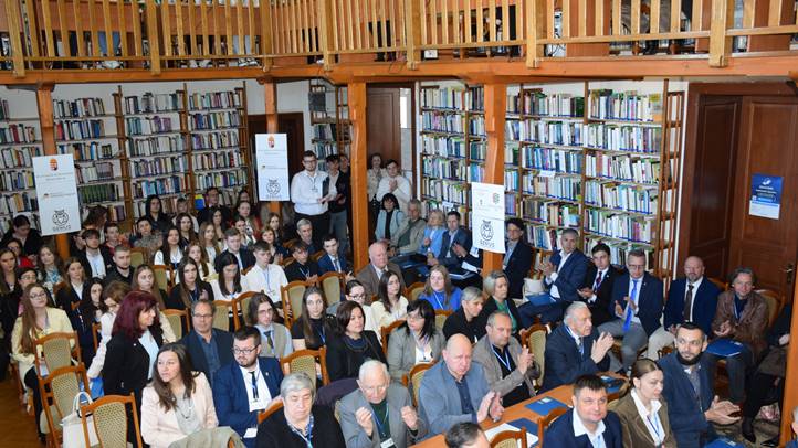 A XIX. Kárpátaljai Tudományos Diákköri Konferencián - A kiválóságok műhelye. Fotó: Kárpátinfo/ Kovács Elemér