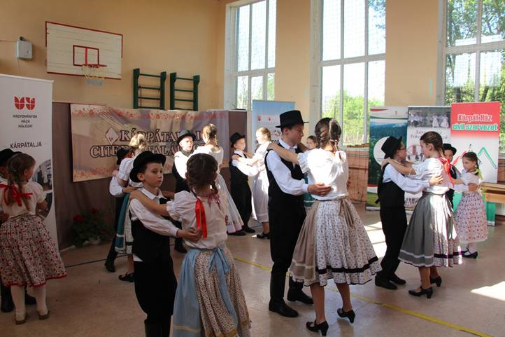 Kárpátaljai citerások találkozója, másodszor - Örömzenélés Sárosorosziban