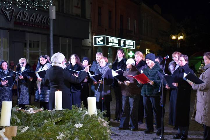 Beregszászban meggyújtották az adventi koszorú második gyertyáját - Fellobbant a remény lángja