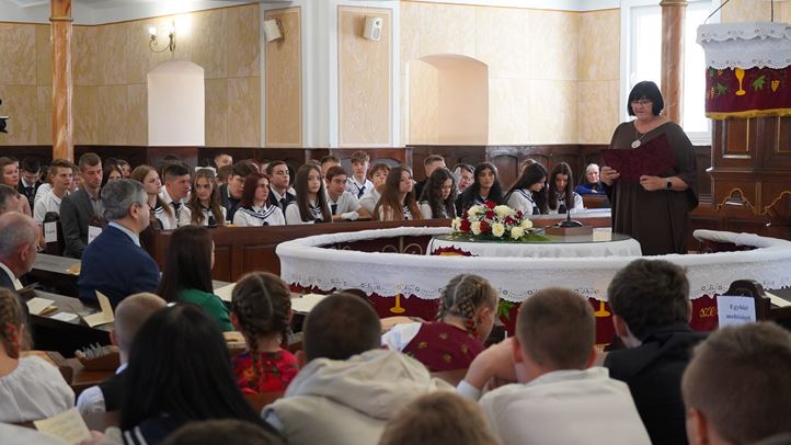 A Kárpátaljai Magyar Líceum központi tanévnyitója Nagydobronyban - Az anyanyelvi oktatás megőrzése a cél