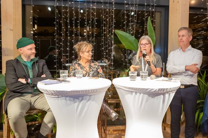 Balról jobbra: Keleti Arthur, Belső Nóra, Ürge-Vorsatz Diána és Essősy Zsombor Fotó: Kállai István