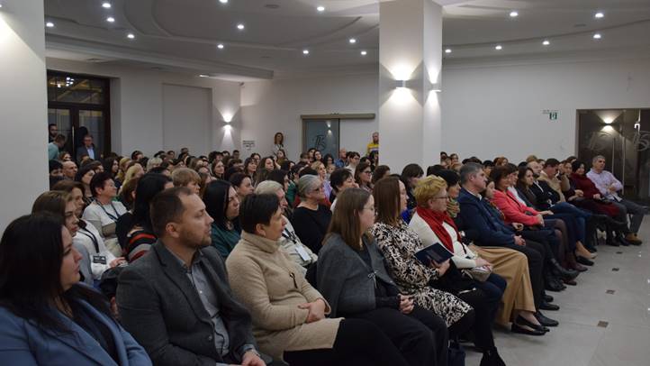 Bagdy Emőke előadása az MCC Beregszászi Képzési Központjában - Boldogságra teremttettünk. Fotó: Kárpátinfó/ Kovács Elemér