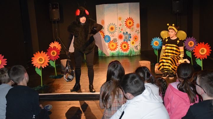 Méhmese a beregszászi magyar színházban - Ismeretszerzés, játék és szórakozás. Fotó: Kárpátinfó/ Kovács Erzsébet