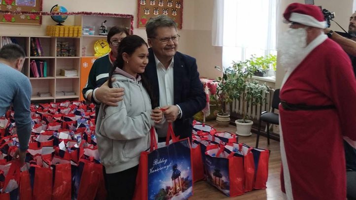 Idén is megérkezett Kárpátaljára az NSKI Mikulása -  Jó gyerek ajándéka