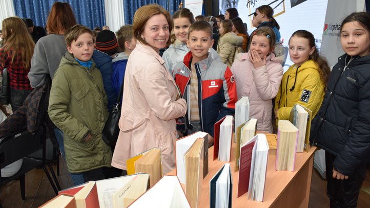 Vers a tér(b)en. Villámcsődület a Rákóczi Főiskolán több mint 600 résztvevővel - Temetők helyett életet. Fotó: Kárpátinfó/ Kovács Elemér