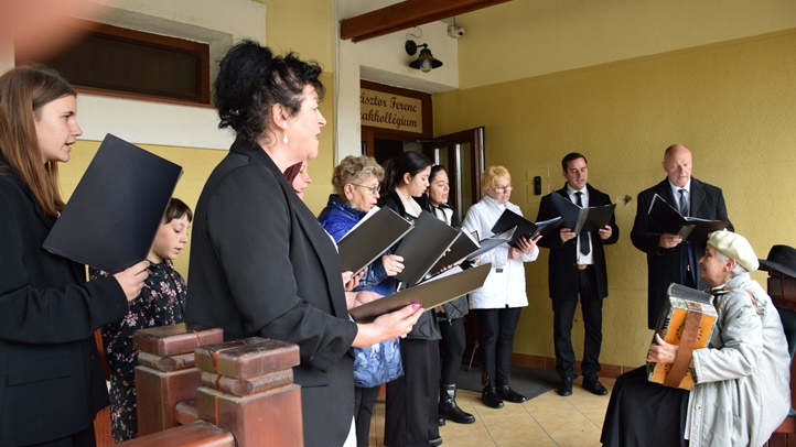 Emléktáblát avattak a beregszászi Pásztor Ferenc Közösségi és Zarándokház falán - Bohán Béla plébános életpéldája. Fotó: Kárpátinfó/ Kovács Elemér