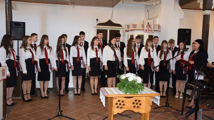 Huszonegy végzős búcsúzott a Nagyberegi Református Líceumtól - Utaid, Uram, mutasd meg. Fotó: Kárpátinfó/ Kovács Erzsébet