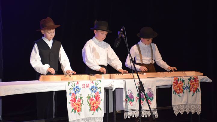 A Beregszászi Rezeda Folkműhely évzáró gálakoncertjén - Az ifjú tehetségek meghódították a szíveket. Fotó: Kárpátinfó/ Kovács Erzsébet