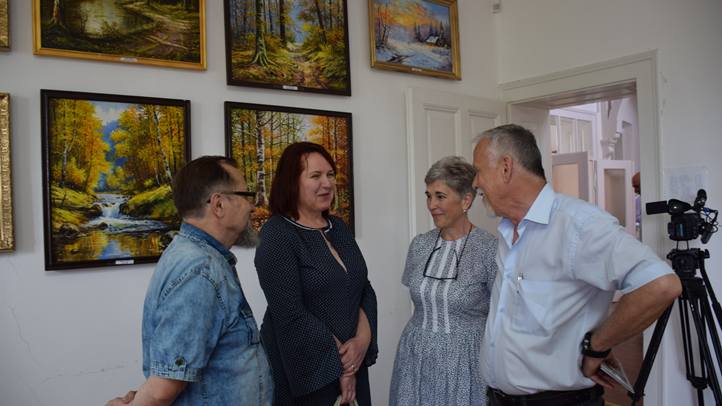 Kiállítás a Tiszapéterfalvi Képtárban - A hagyomány tovább él. Fotó: Kárpátinfó/ Kovács Elemér