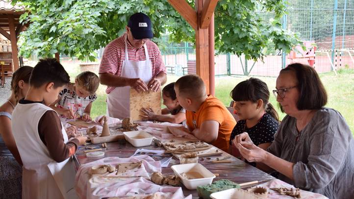 Harmadszor szervezte meg a Horváth Anna Alkotótábort a KMNE - Az alkotás öröme. Fotó: Kárpátinfó/ Kovács Erzsébet