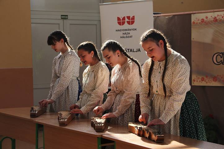 Kárpátaljai citerások találkozója, másodszor - Örömzenélés Sárosorosziban