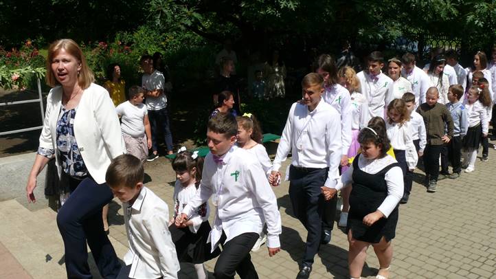 Tanévzáró a Beregszászi Zrínyi Ilona Líceumban - Akarni és bízni rendületlenül.  Fotó: Kárpátinfo/Kovács Erzsébet