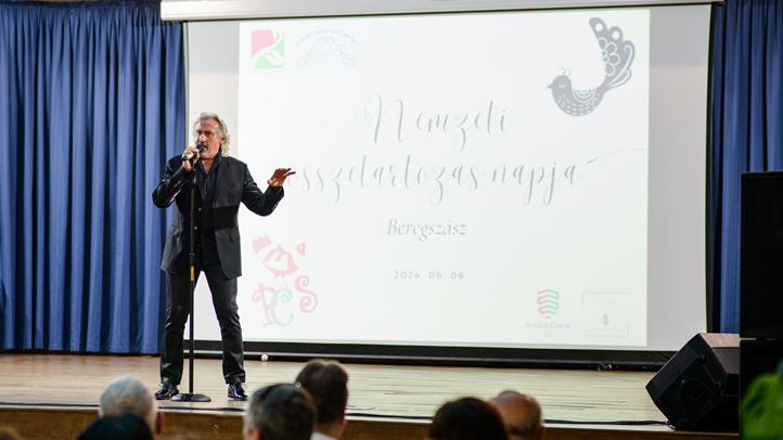 Sasvári-koncert Beregszászban - Összetartozunk, egy vérből valók vagyunk. Fotó: Makó András