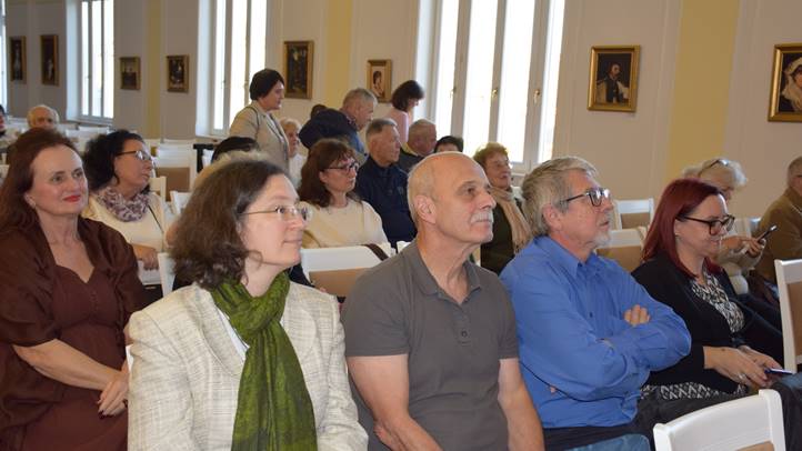 Író-olvasó találkozó a Munkácsy Mihály Magyar Házban - Áthidalt távolságok. Hangoldal. Fotó: Kárpátinfó/ Kovács Elemér