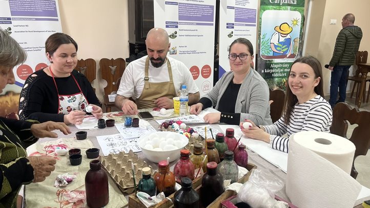 Ízek és hagyományok – a kárpátaljai gasztroműhely következő foglalkozásán - Mi kerül a húsvéti kosárba? Fotó: Kárpátinfó/ Kovács Elemér