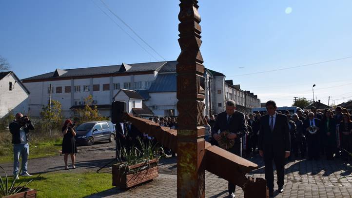 ’56 emléke előtt tisztelegtek Beregszászban - A múlt kötelez – a bátraknak tisztelet. Fotó: Kárpátinfó/ Kovács Erzsébet