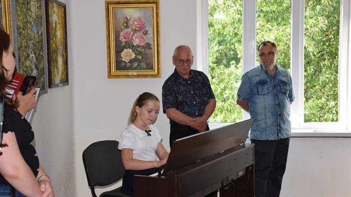 Kiállítás a Tiszapéterfalvi Képtárban - A hagyomány tovább él. Fotó: Kárpátinfó/ Kovács Elemér