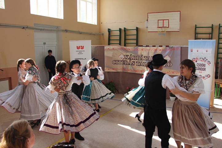 Kárpátaljai citerások találkozója, másodszor - Örömzenélés Sárosorosziban