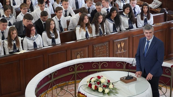 A Kárpátaljai Magyar Líceum központi tanévnyitója Nagydobronyban - Az anyanyelvi oktatás megőrzése a cél
