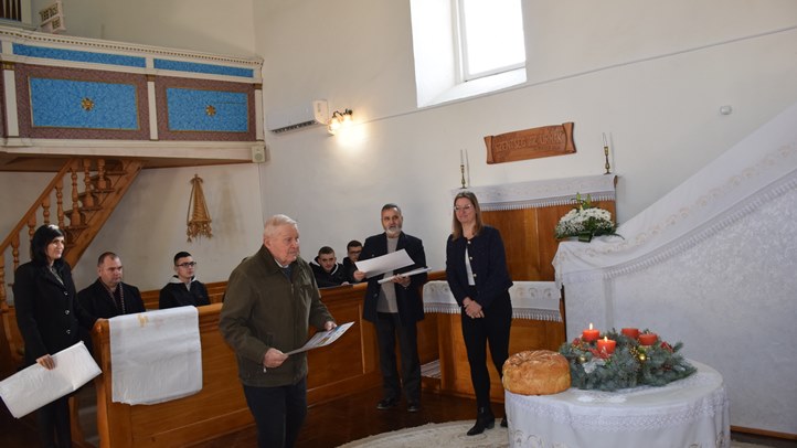 Magyarok kenyere: oklevélátadás Verbőcön - A búzaszem is a békéről álmodik. Fotó: Kárpátinfó/ Kovács Elemér