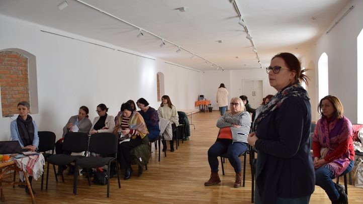 Viseletvarrók szakmai napja az ungvári várban - Inspiráció Kárpátalja népi varrásmintáiból és díszítményeiből. Fotó: Kárpátinfó/ Kovács Erzsébet