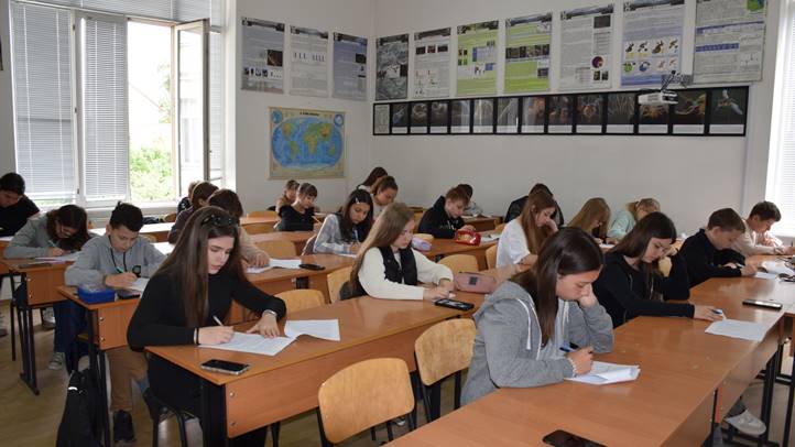 A KMPSZ nyelvhasználati és helyesírási vetélkedőin - Anyanyelvünk kiemelt szerepben. Fotó: Kárpátinfó/ Kovács Elemér