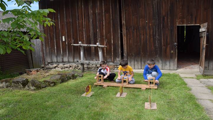 Évadzáró pünkösdölés a Nagyberegi Tájházban - Lángnyelv, galamb, zöldág és pünkösdi rózsa. Fotó: Kárpátinfó/ Kovács Erzsébet