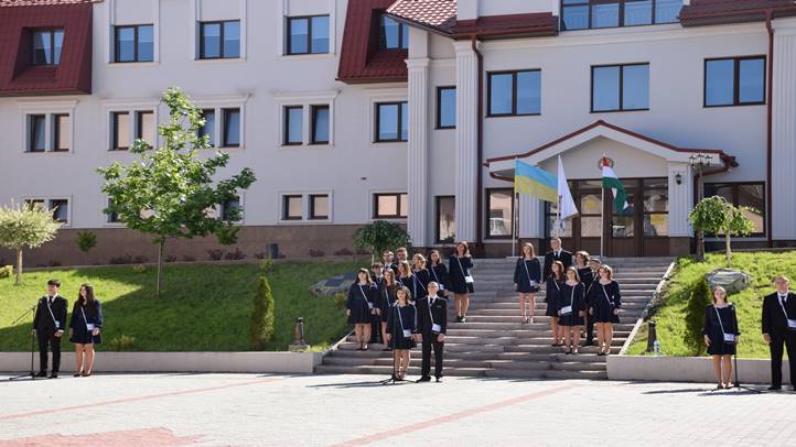 Ballagási ünnepség a Beregszászi Bethlen Gábor Líceumban - Tudás, tartás, értékrend. Fotó: Kárpátinfó/ Kovács Elemér 