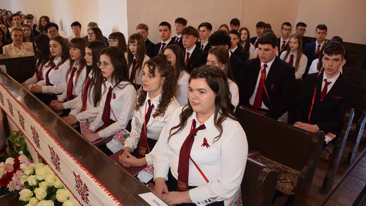 Huszonegy végzős búcsúzott a Nagyberegi Református Líceumtól - Utaid, Uram, mutasd meg. Fotó: Kárpátinfó/ Kovács Erzsébet