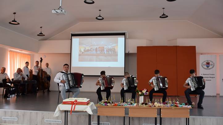 Tizenötéves a Bereg-vidéki Népzenei és Néptánctábor - Megtartó hagyományok, gyökerek. Fotó: Kárpátinfó/ Kovács Erzsébet