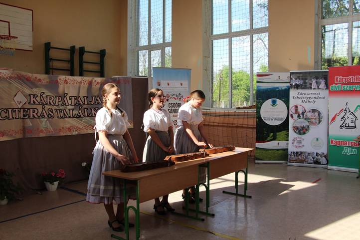 Kárpátaljai citerások találkozója, másodszor - Örömzenélés Sárosorosziban