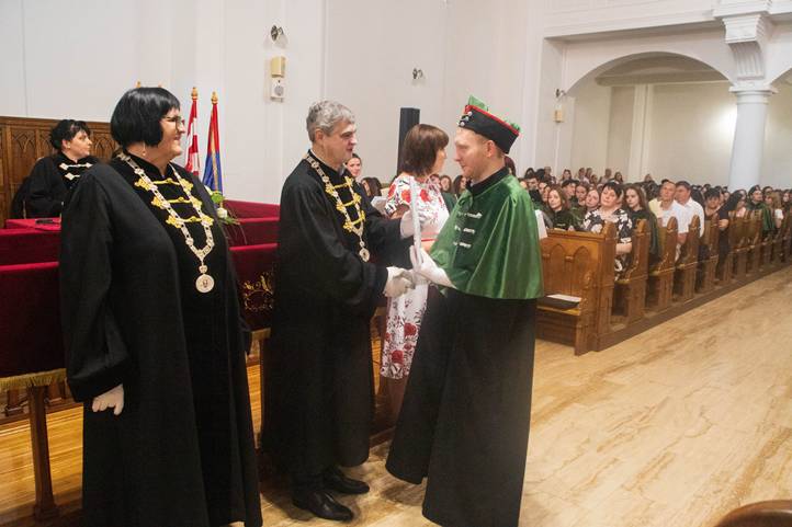 Diplomaátadó a II. Rákóczi Ferenc Kárpátaljai Magyar Egyetemen - A tudás a jövő záloga. Fotó: Kurmay Anita