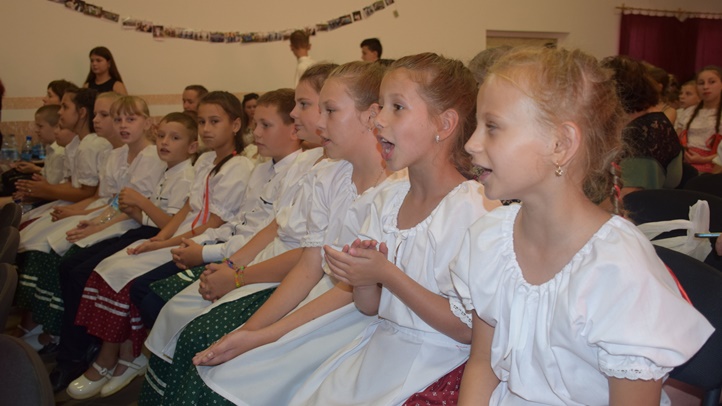 II. KárpátHáz Fiesta Badalóban - A néptánctanulás mellé citeraoktatás. Fotó: Kárpátinfo/Kovács Elemér