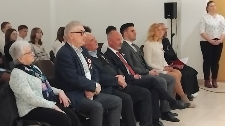 Zenés-irodalmi összeállítás a Munkácsi Szent István Líceumban -  Könyvbemutató és ünnepi megemlékezés