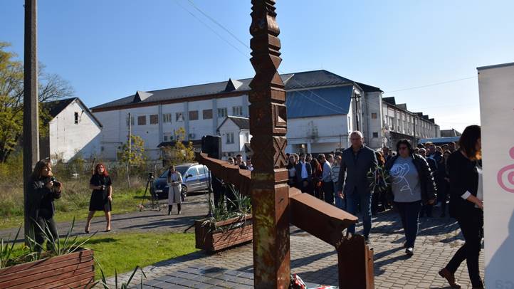 ’56 emléke előtt tisztelegtek Beregszászban - A múlt kötelez – a bátraknak tisztelet. Fotó: Kárpátinfó/ Kovács Erzsébet