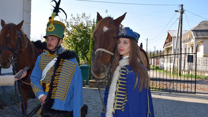 Interaktív huszár lovasbemutató a Perényi Kultúrkúriában - Lóra, ifjú magyar! Fotó: Kárpátinfó/ Kovács Elemér