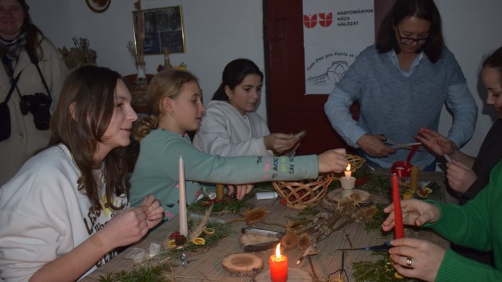 Karácsonyi készülődés a Nagyberegi Tájházban - Adventi koszorú, szaloncukor és kígyórétes