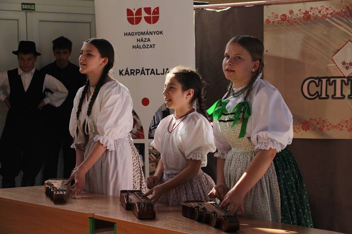 Kárpátaljai citerások találkozója, másodszor - Örömzenélés Sárosorosziban