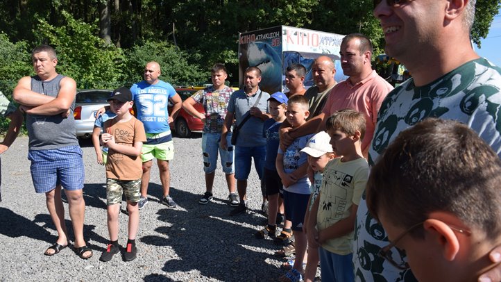 Apa-fia nap a nagycsaládosoknál - Ismerkedés az ősállatokkal. A nagy csobbanás. Fotó: Kárpátinfo/Kovács Elemér