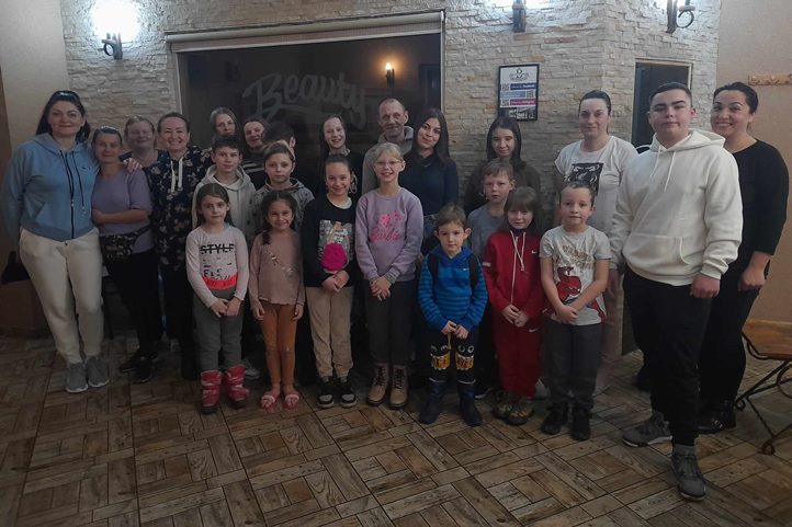 Családi fürdőzés a Sámuel Alapítvány szervezésében