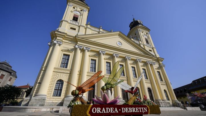 Az Oradea – Debrecen nevű virágkocsi a debreceni virágkarneválon az államalapítás és államalapító Szent István király ünnepén, 2024. augusztus 20-án (Fotó: MTI/Czeglédi Zsolt)