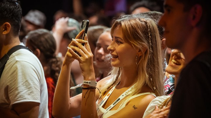 Idén is fiatalok százai fesztiváloztak a FolkSzögletben - Véget ért a 2024-es Gombaszögi Nyári Tábor. Fotó: Csáky Mátyás