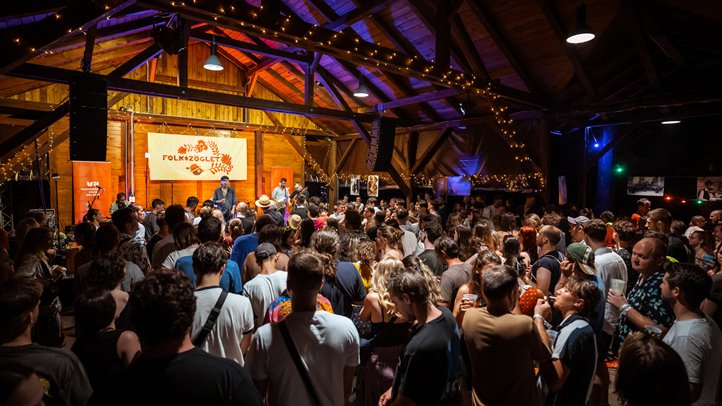 Idén is fiatalok százai fesztiváloztak a FolkSzögletben - Véget ért a 2024-es Gombaszögi Nyári Tábor. Fotó: Csáky Mátyás