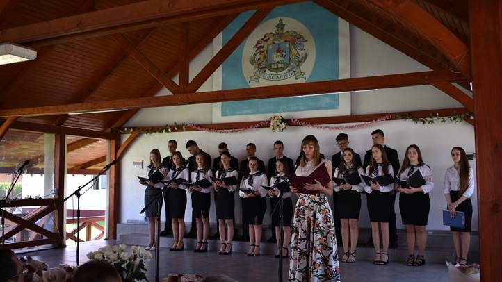 Ballagás a Péterfalvai Református Líceumban - „Emlékezz vissza az egész útra, amelyen vezetett Istened!”  